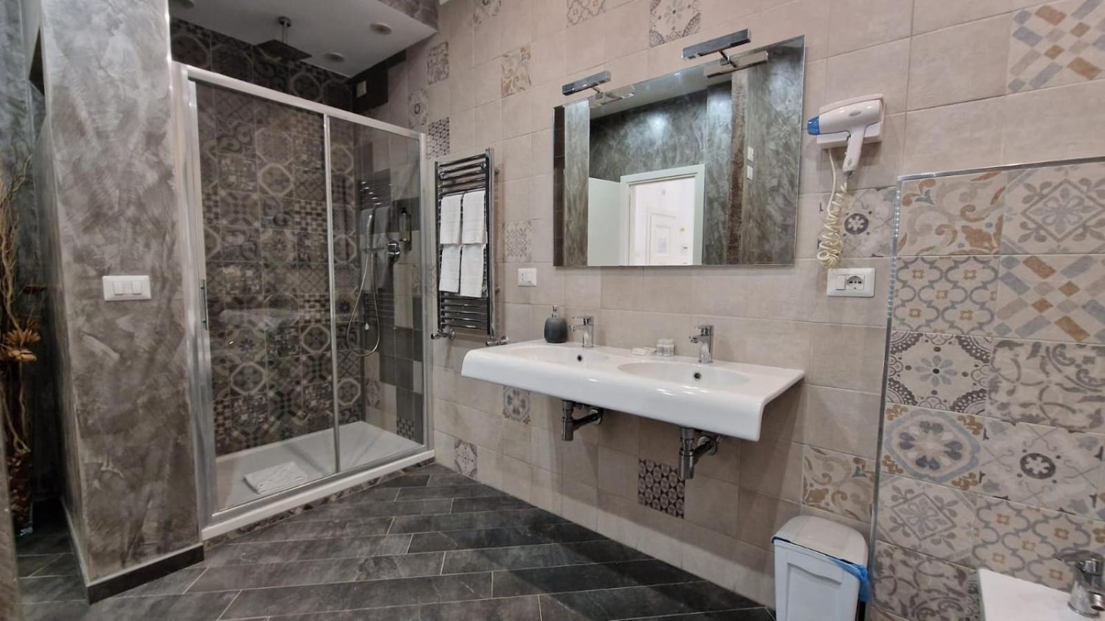 Major 93 Guest house Rome